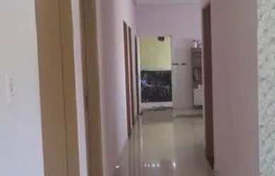 Imagem: A casa possui 4 Dormitórios, 2 Banheiros, 2 Vagas na garagem