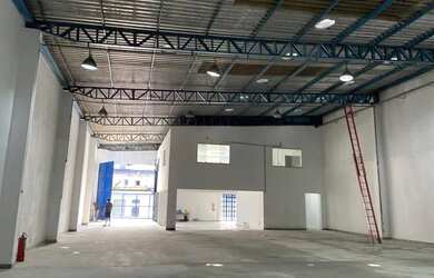 Imagem 4: ALUHO GALPAO COM 600 M2. 5 Vagas na garagem