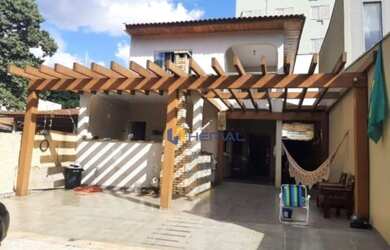 Imagem: A casa possui 2 Dormitórios, 2 Banheiros, 5 Vagas na garagem