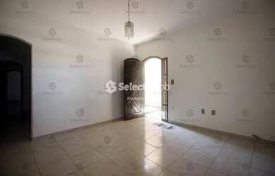 Imagem: A casa possui 3 Dormitórios, 3 Banheiros, 3 Vagas na garagem