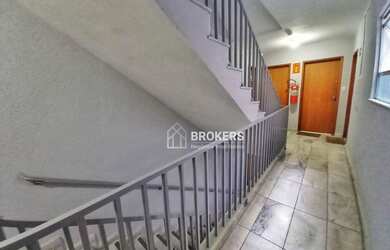 Imagem: O apartamento possui 1 Dormitório, 1 Banheiro, 1 Vaga na garagem