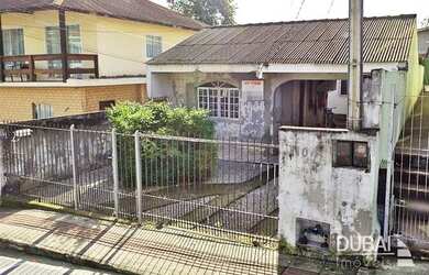 Imagem: A casa possui 3 Dormitórios, 2 Banheiros, 3 Vagas na garagem