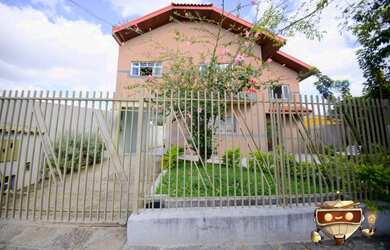 Imagem: A casa possui 3 Dormitórios, 3 Banheiros, 1 Vaga na garagem