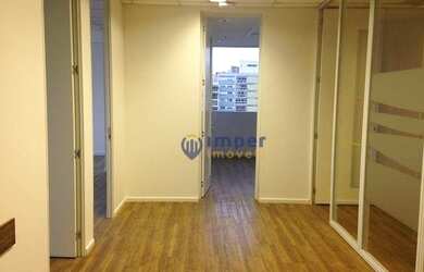 Imagem: O depósito possui 5 Vagas na garagem, 246m² de Área e está