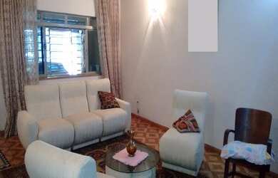 Imagem: A casa possui 3 Dormitórios, 3 Banheiros, 4 Vagas na garagem