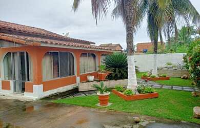 Imagem: A casa possui 5 Dormitórios, 5 Banheiros, 5 Vagas na garagem