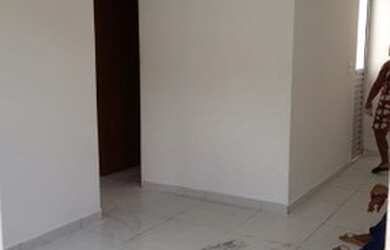 Imagem: A casa possui 2 Dormitórios e 1 Banheiro e está localizado