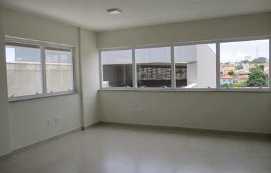 Imagem: O depósito possui 2 Vagas na garagem, 50m² de Área e está