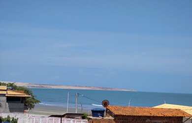 Imagem: A casa possui 5 Dormitórios, 2 Banheiros, 2 Vagas na garagem