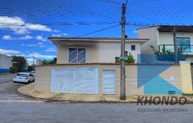 Imagem: A casa possui 3 Dormitórios, 5 Banheiros, 3 Vagas na garagem