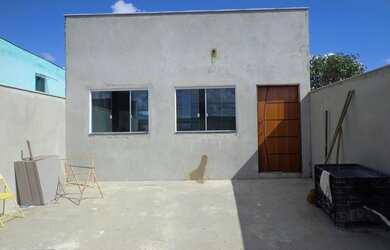 Imagem: A casa possui 3 Dormitórios, 1 Banheiro, 3 Vagas na garagem