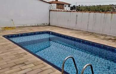 Imagem: A casa possui 3 Dormitórios, 3 Banheiros, 5 Vagas na garagem