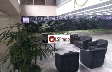 Imagem: O depósito possui 4 Vagas na garagem, 170m² de Área e está