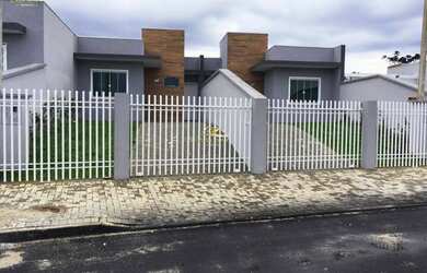 Imagem: A casa possui 2 Dormitórios, 1 Banheiro, 1 Vaga na garagem