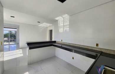 Imagem: O apartamento possui 3 Dormitórios, 2 Banheiros, 2 Vagas na