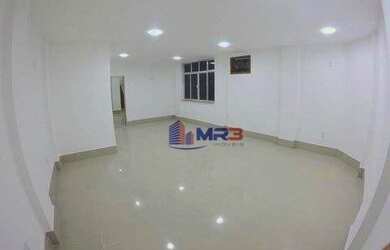 Imagem: A casa em condomínio possui 5 Dormitórios, 5 Banheiros, 392m²