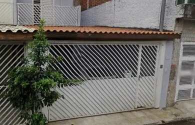 Imagem: A casa possui 3 Dormitórios, 3 Banheiros, 2 Vagas na garagem