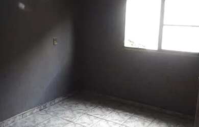 Imagem: A casa possui 1 Dormitório e 1 Banheiro e está localizado