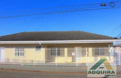 Imagem: A casa possui 3 Dormitórios, 3 Banheiros, 2 Vagas na garagem