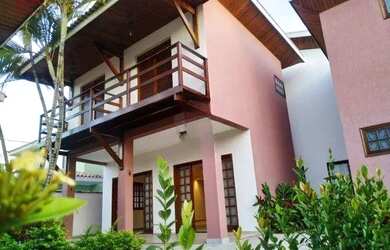 Imagem: A casa em condomínio possui 4 Dormitórios, 5 Banheiros, 3