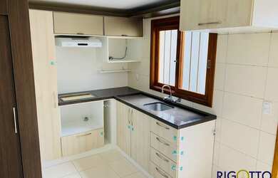 Imagem: A casa possui 2 Dormitórios, 2 Banheiros, 2 Vagas na garagem