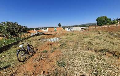 Imagem: O terreno possui 374m² de Área e está localizado em Parque