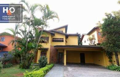 Imagem: A casa possui 4 Dormitórios, 3 Banheiros, 4 Vagas na garagem