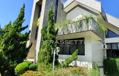 Imagem: A casa em condomínio possui 4 Dormitórios, 5 Banheiros, 4