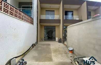 Imagem: A casa possui 2 Dormitórios, 3 Banheiros, 2 Vagas na garagem