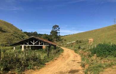 Imagem: O terreno possui 242.000m² de Área e está localizado em