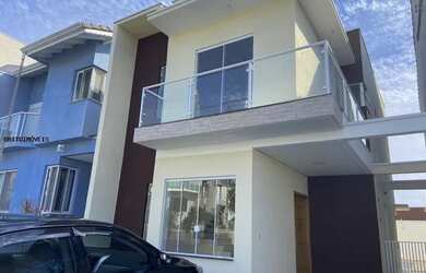 Imagem: A casa possui 3 Dormitórios, 3 Banheiros, 2 Vagas na garagem