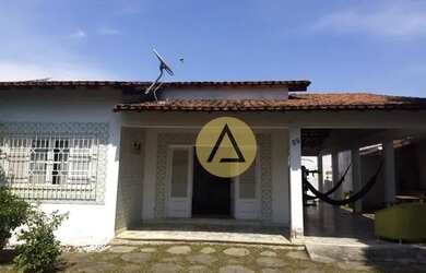 Imagem: A casa possui 3 Dormitórios, 2 Banheiros, 5 Vagas na garagem