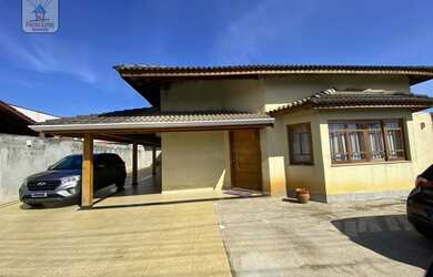 Imagem: A casa possui 4 Dormitórios, 5 Banheiros, 5 Vagas na garagem