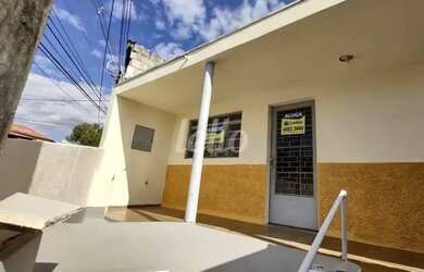 Imagem: A casa possui 2 Dormitórios, 2 Banheiros, 1 Vaga na garagem