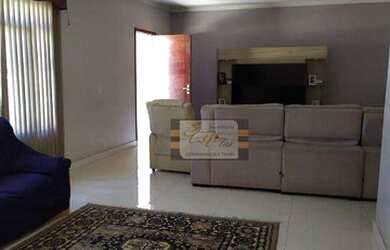 Imagem: A casa possui 5 Dormitórios, 5 Banheiros, 4 Vagas na garagem