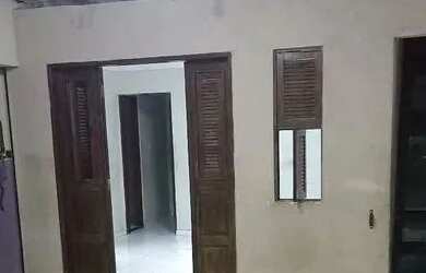 Imagem: A casa possui 2 Dormitórios, 1 Banheiro, 1 Vaga na garagem