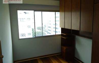 Imagem: O apartamento possui 1 Dormitório, 1 Banheiro, 1 Vaga na garagem