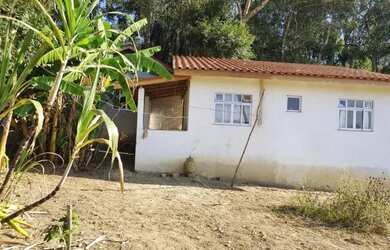 Imagem: A casa possui 1 Dormitório, 1 Banheiro, 30m² de Área e está