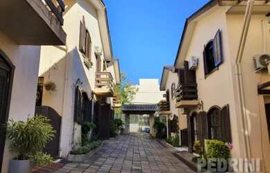 Imagem: A casa em condomínio possui 3 Dormitórios, 1 Banheiro, 1 Vaga