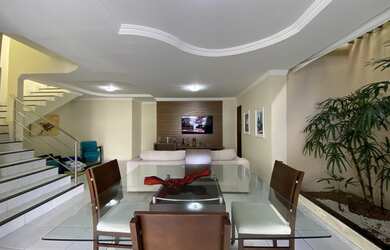 Imagem: A casa possui 3 Dormitórios, 5 Banheiros, 3 Vagas na garagem