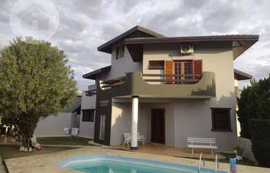 Imagem: A casa em condomínio possui 5 Dormitórios, 5 Banheiros, 4