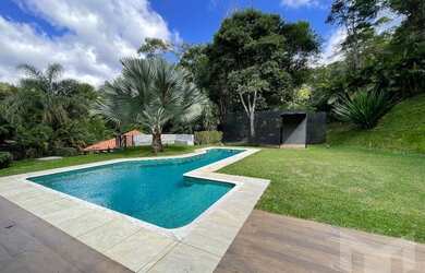 Imagem: A casa em condomínio à venda possui 4 Dormitórios, 4 Banheiros