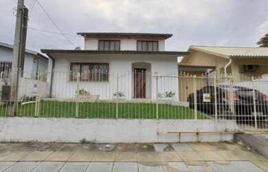 Imagem: A casa possui 5 Dormitórios, 3 Banheiros, 5 Vagas na garagem