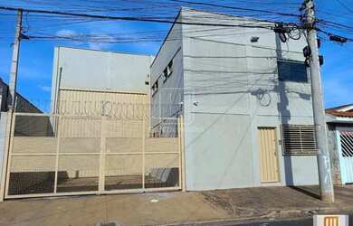 Imagem: O depósito possui 4 Vagas na garagem, 520m² de Área e está