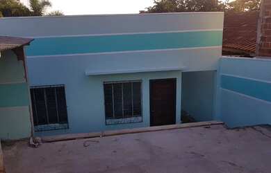 Imagem: A casa possui 2 Dormitórios, 1 Banheiro, 2 Vagas na garagem