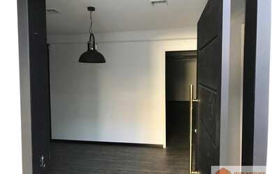 Imagem: A casa possui 3 Dormitórios, 5 Banheiros, 2 Vagas na garagem