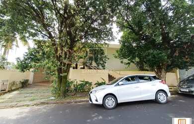 Imagem: O depósito possui 4 Vagas na garagem, 661m² de Área e está