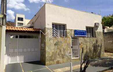 Imagem: A casa possui 3 Dormitórios, 4 Banheiros, 2 Vagas na garagem