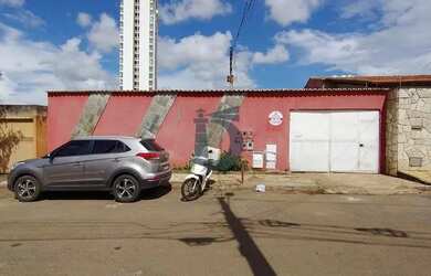 Imagem: A casa possui 2 Dormitórios, 1 Banheiro, 1 Vaga na garagem