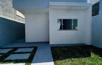 Imagem: A casa possui 2 Dormitórios, 1 Banheiro, 2 Vagas na garagem